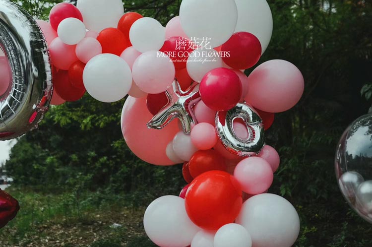 求婚主题气球造型图片-气球拱门图片-成都蘑菇花气球造型培训