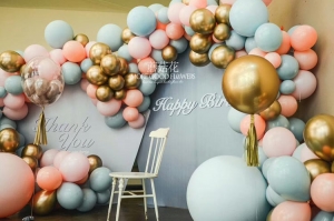 糖果色气球装饰图片-成都蘑菇花花艺培训机构