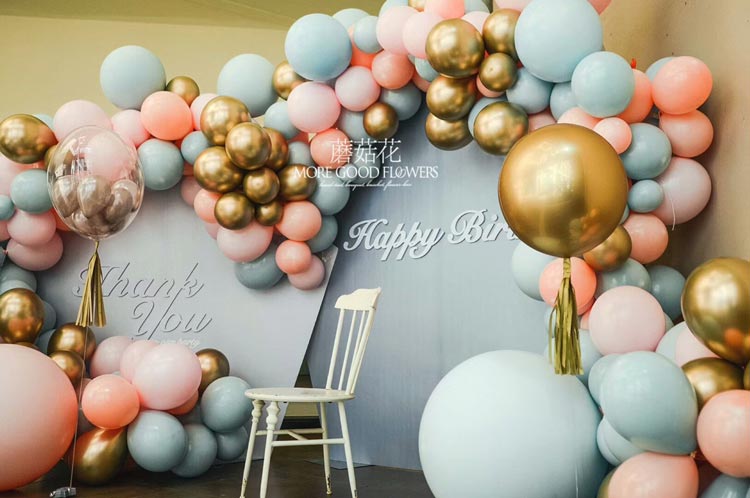 糖果色气球装饰图片-气球拱门图片-成都蘑菇花花艺培训机构