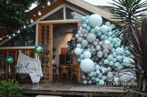 三圣乡亲家小木屋_宝宝一周岁生日宴气球造型布置-成都蘑菇花花艺