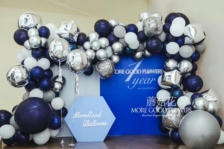 蓝色主题男宝宝百日宴气球造型布置图片（3）-成都蘑菇花气球造型培训